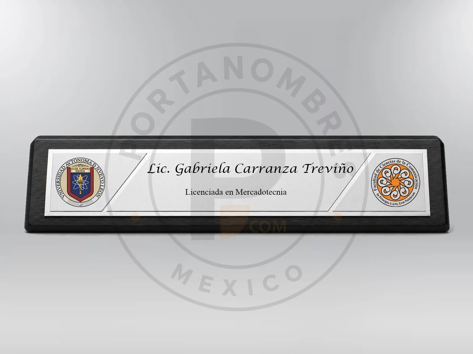 Portanombre personalizado con dos logotipos