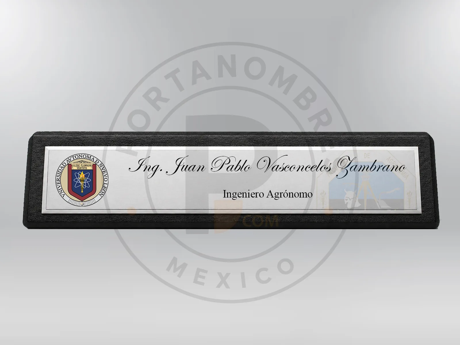 Portanombre personalizado con marca de agua institucional
